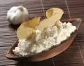 Salsa de ajo casera, cremosa y lista en minutos para acompa�ar carnes, pescados o papas.