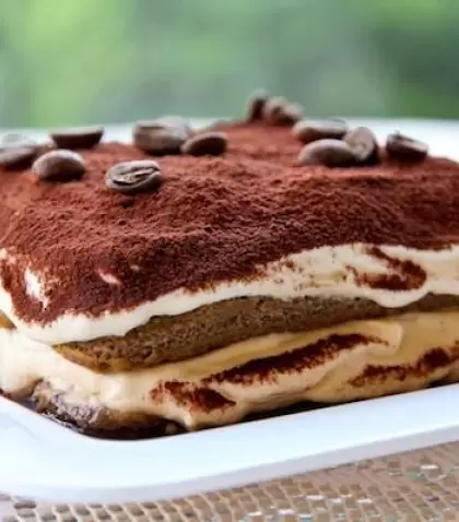 Tiramisu-guiderecipes.com_