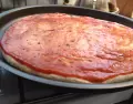 Pizza casera r�pida con masa simple y queso derretido, ideal para una cena sin complicaciones.