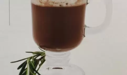 Caf� Apr�s Ski Choc con chocolate y crema, una bebida reconfortante para los d�as fr�os.