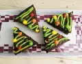 Pinitos de brownie decorados para Navidad