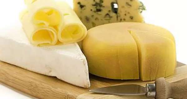 El queso cremoso se puede freezar hasta 2 meses si se guarda en porciones y se descongela en la heladera.