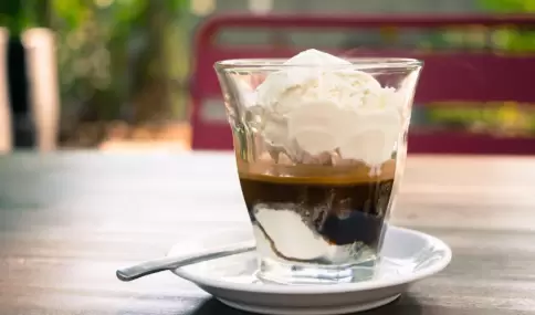 Cafe affogato