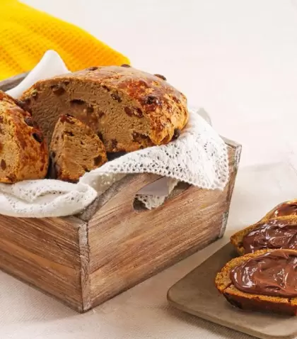 Pan dulce con vino tinto, una receta navide�a diferente con frutos secos y aroma especiado.