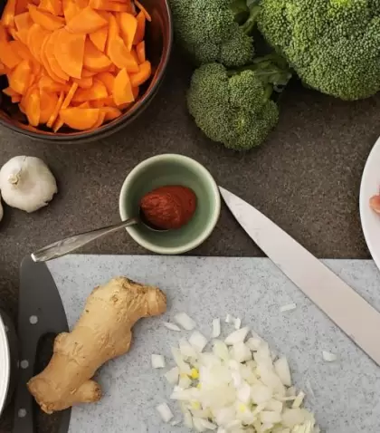 preparing-food-homemade-meals-cooking-flat-lay-food-vibrant-food-delicious-tasty-healthy-eating_t20_JoPVjP-1