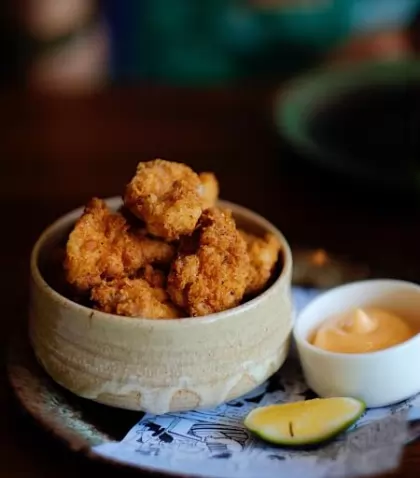 chicken-karaage-with-siracha-mayonnaise-at-the-pig-and-palm-cebu-by-chef-jason-atherton_t20_EO3vwV