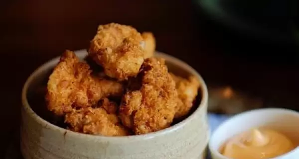 chicken-karaage-with-siracha-mayonnaise-at-the-pig-and-palm-cebu-by-chef-jason-atherton_t20_EO3vwV
