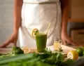 Jugoterapia: prepar� jugos saludables con frutas y plantas medicinales.