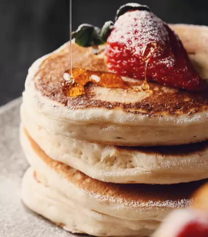 delicious-pancakes-with-strawberries