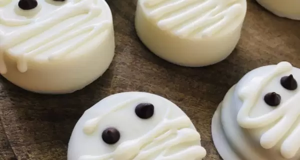 Fantasmitas de Galletas Oreo para Halloween.
