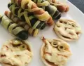 Pizzetas fantasmas y salchichas dedos, perfectos snacks para Halloween.