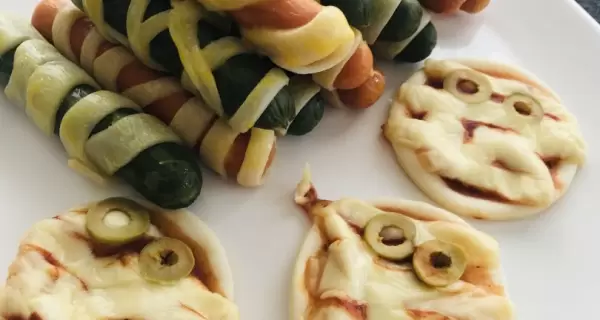 Pizzetas fantasmas y salchichas dedos, perfectos snacks para Halloween.