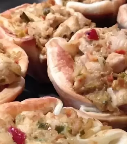 Canastitas de pollo doradas y deliciosas, ideales para cenas con amigos.