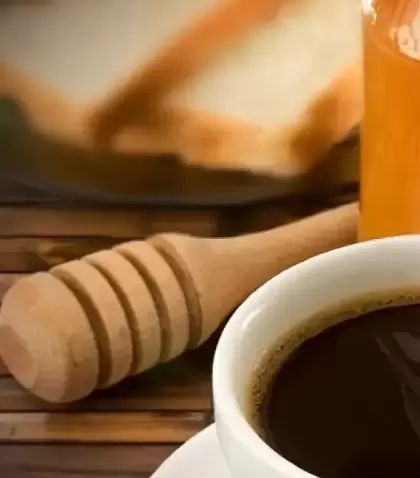 Caf� con miel, una opci�n natural y deliciosa para endulzar tu d�a.