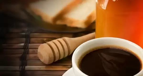 Caf� con miel, una opci�n natural y deliciosa para endulzar tu d�a.
