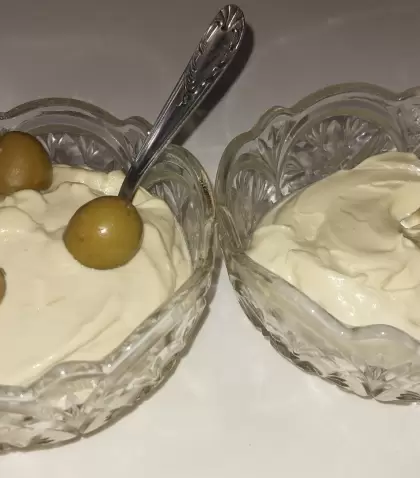 Mayonesa keto de huevo y aceitunas, saludable y deliciosa