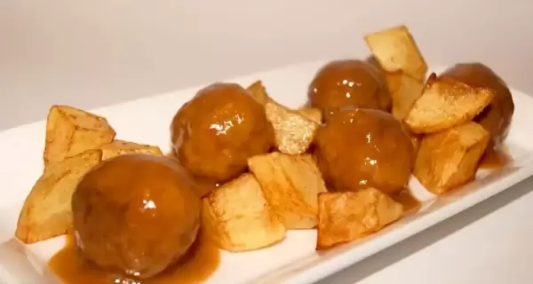 Alb�ndigas de pollo jugosas, perfectas para acompa�ar con salsa o como plato principal