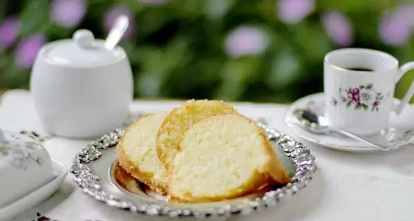 Bud�n de lim�n sin aceite ni manteca, esponjoso y con un delicioso glaseado.