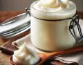 Grasa de pella casera lista para usar en recetas tradicionales como empanadas y panificados.