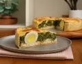 Tarta pascualina de pollo y acelga, una receta casera rendidora y sabrosa.