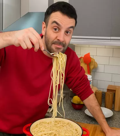 Tortilla de fideos rellena de jam�n y queso, una receta f�cil y rendidora para aprovechar sobras.