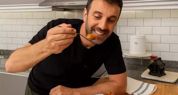 Bud�n de pan en licuadora con caramelo, f�cil de hacer y perfecto para aprovechar sobras.