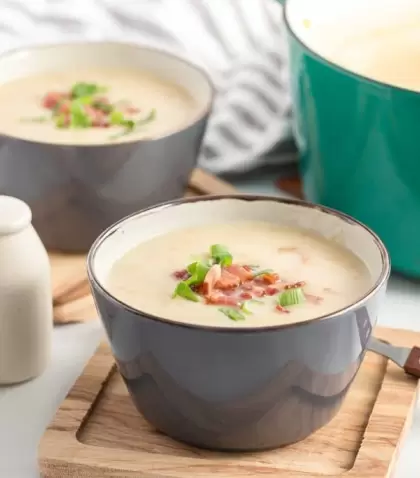 Sopa crema de papa, puerro y panceta