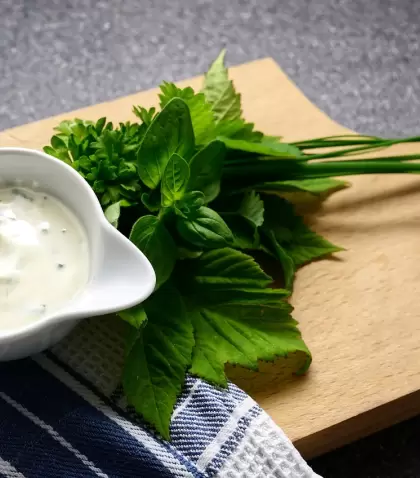 Salsa de cebolla de verdeo con hierbas, un acompa�amiento ideal para resaltar cualquier plato.