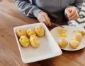 Las papas crudas no deben congelarse, pero pod�s freezarlas blanqueadas hasta 3 meses.