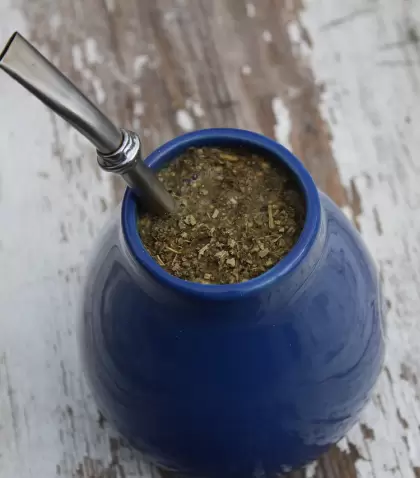 Mate argentino tradicional listo para compartir.