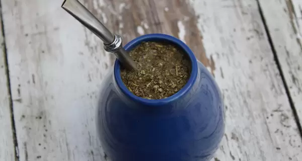 Mate argentino tradicional listo para compartir.