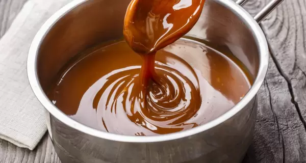 El caramelo derretido se logra controlando el fuego y evitando que el az�car se queme.