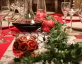 Una mesa navide�a simple y festiva, armada con detalles f�ciles y econ�micos.