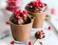 Mousse de chocolate navide�o: suave, elegante y perfecto para la mesa dulce.