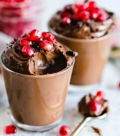 Mousse de chocolate navide�o: suave, elegante y perfecto para la mesa dulce.