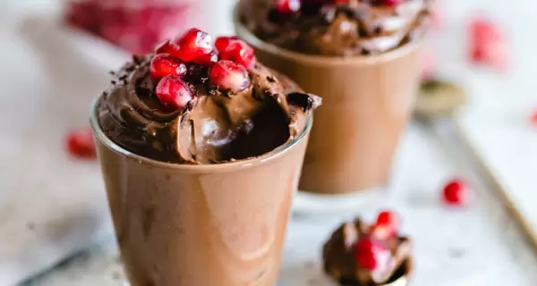 Mousse de chocolate navide�o: suave, elegante y perfecto para la mesa dulce.