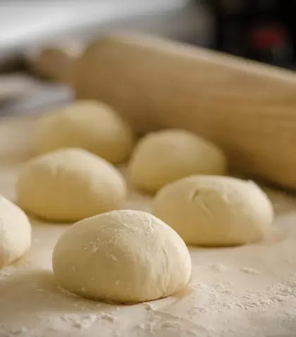 Pan de leche casero: suave, esponjoso y perfecto para desayunos festivos.