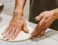 La levadura seca necesita activaci�n correcta para lograr panes aireados y esponjosos.