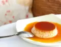 Flan de huevo navideno clasico y cremoso para las fiestas