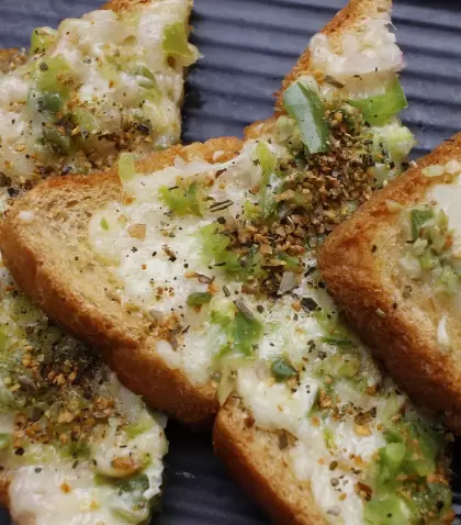 Pan de ajo y perejil: crocante, arom�tico y perfecto para acompa�ar la cena navide�a.