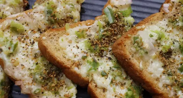 Pan de ajo y perejil: crocante, arom�tico y perfecto para acompa�ar la cena navide�a.