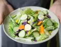 Ensalada fresca para Navidad: liviana, colorida y perfecta para acompa�ar platos festivos.