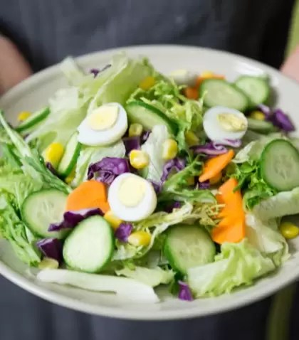 Ensalada fresca para Navidad: liviana, colorida y perfecta para acompa�ar platos festivos.