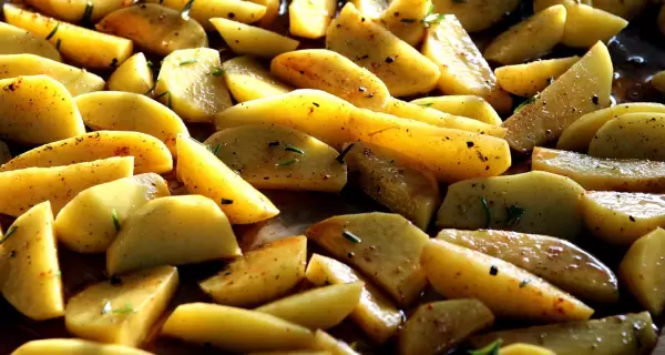 Papas al horno crocantes: la guarnici�n ideal para acompa�ar carnes en Navidad.