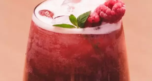 Sangr�a navide�a: fresca, frutal y perfecta para brindar en familia.