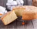 Bizcochuelo de naranja h�medo y esponjoso, perfecto para la merienda.