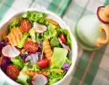Ensalada fresca y colorida ideal para la mesa de fin de a�o