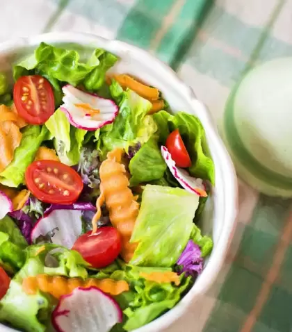 Ensalada fresca y colorida ideal para la mesa de fin de a�o