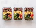 Ensalada de lentejas fresca, nutritiva y rendidora.