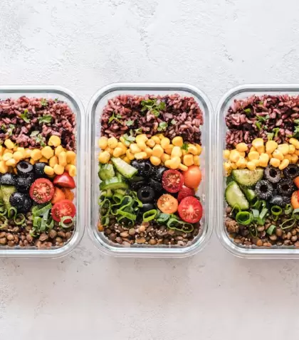 Ensalada de lentejas fresca, nutritiva y rendidora.